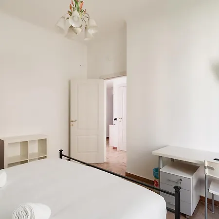 Guesthost - Bright Rubattino